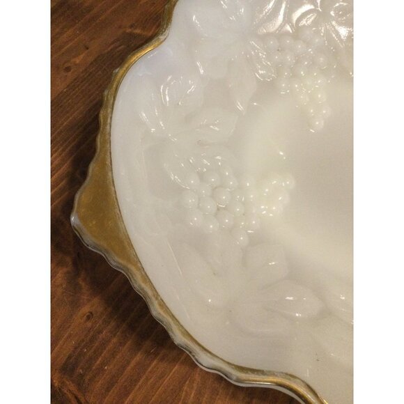 Anchor Hocking milk glass serving bowl fruit grapes white gold trim pedestal - Picture 6 of 11